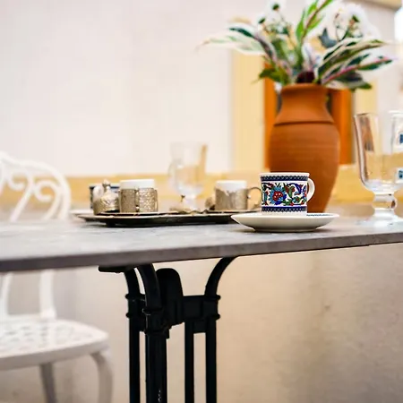 Squit Suits 酒店 *